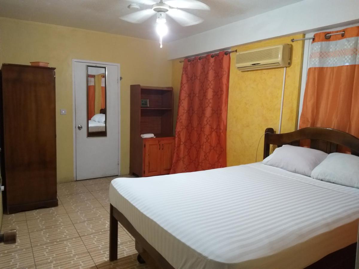 Sea World Vacation Home Roseau Extérieur photo