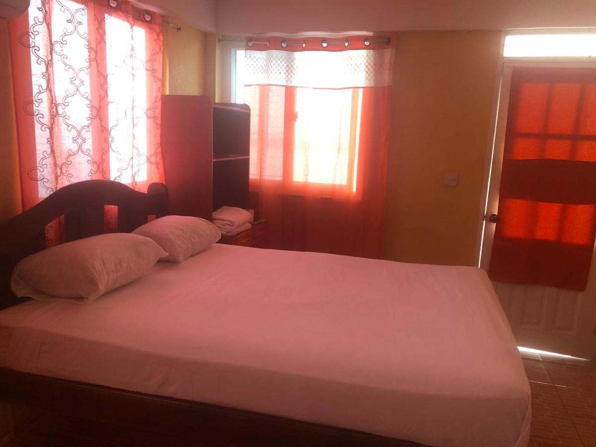 Sea World Vacation Home Roseau Extérieur photo
